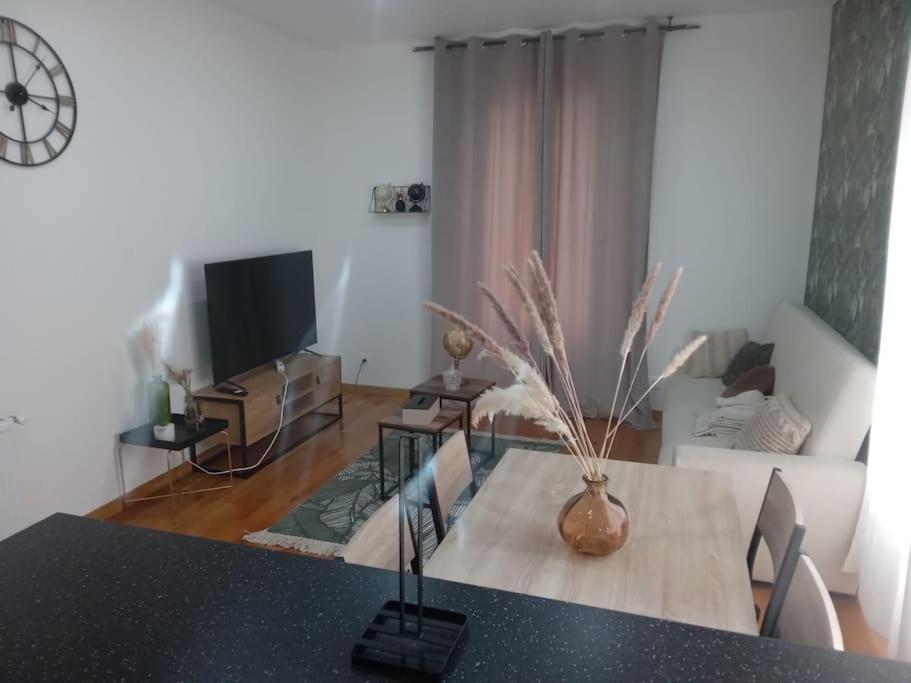 Écouen Joli Appartement De Vacances מראה חיצוני תמונה